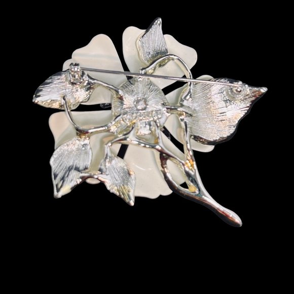 Sarah Coventry Silver Tone And White Enamel Flower Brooch (4610) - Picture 5 of 6